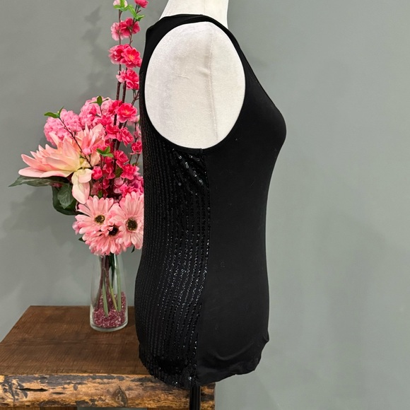 Urban Behaviour Sleeveless Top - Picture 2 of 10